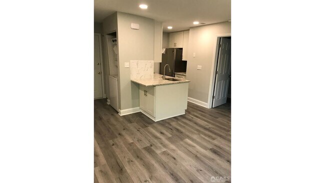 Building Photo - 392 Carhart Ct