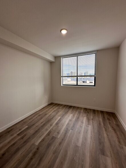 Building Photo - 451 NE 8th Ave