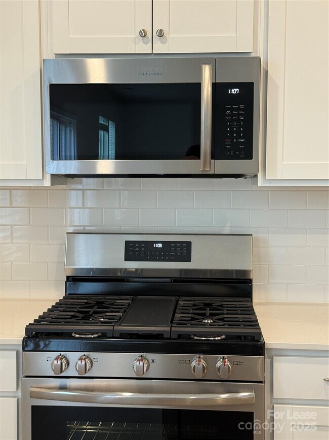 Building Photo - 6337 Fairfax Ct