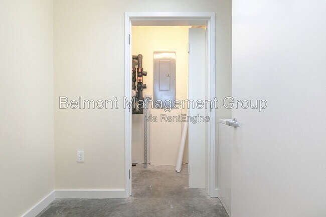 Building Photo - 525 E Jackson St