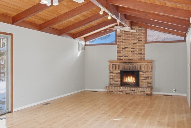 Building Photo - 5611 S Quincy St