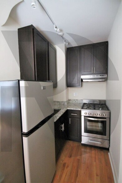 Building Photo - 612 W Patterson Ave