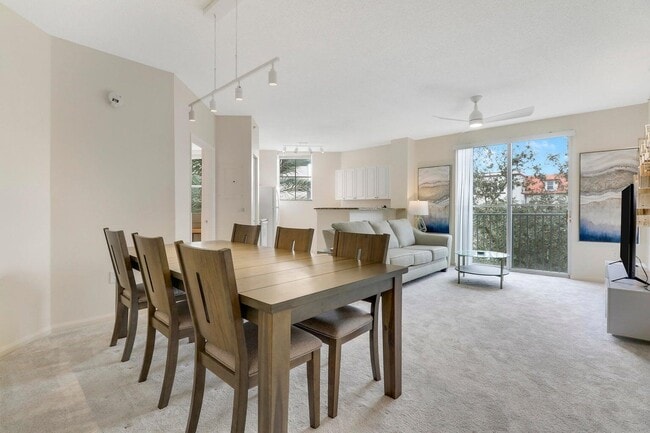 Building Photo - 630 S Sapodilla Ave