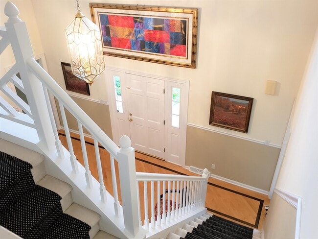 Building Photo - W280N1690 Golf View Dr