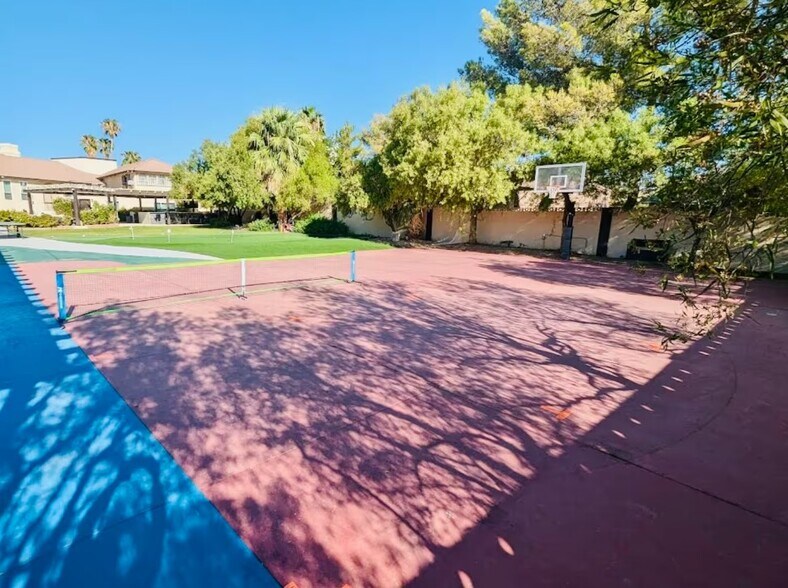 Pickleball & basketball - 3160 Belcastro St