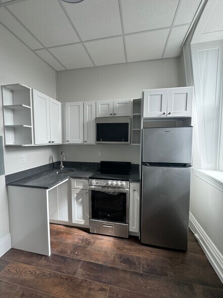 Building Photo - 134 Middle St