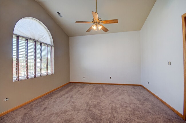 Building Photo - 681 Springwood Dr