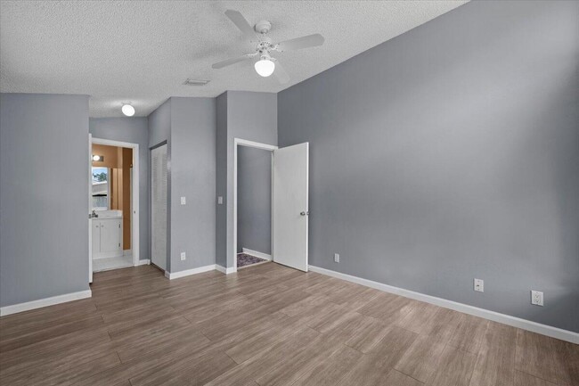 Building Photo - 12556 Woodmill Dr