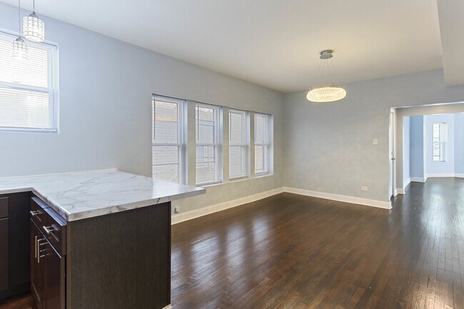 Building Photo - 7710 S Ridgeland Ave