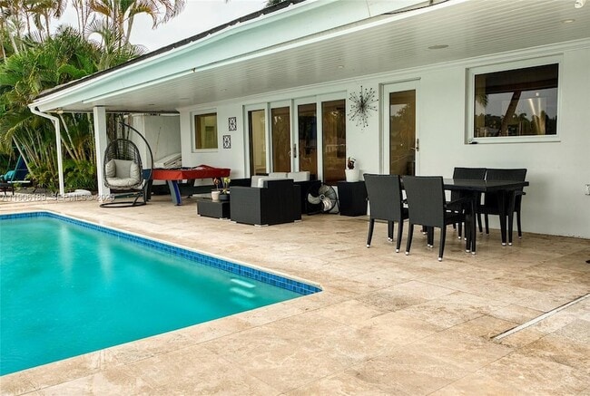 Building Photo - 415 Rovino Ave