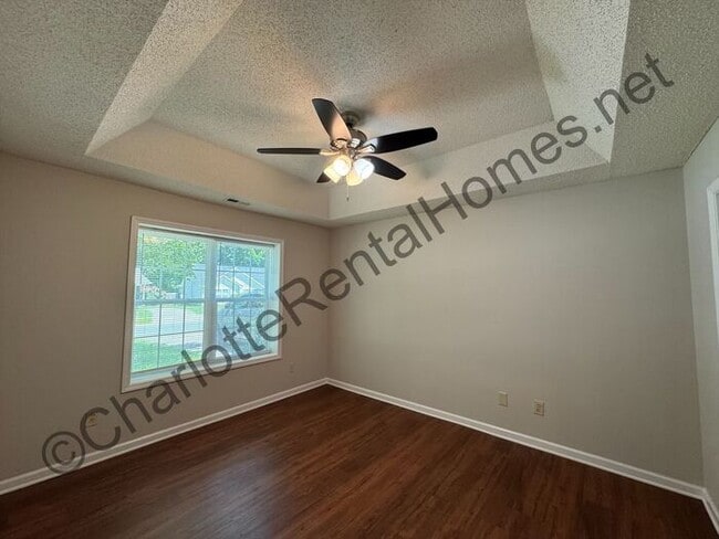Building Photo - 3 bedroom 2 bathroom home in Charlotte!