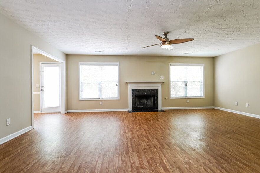 Building Photo - 300 Kentshire Pl NW