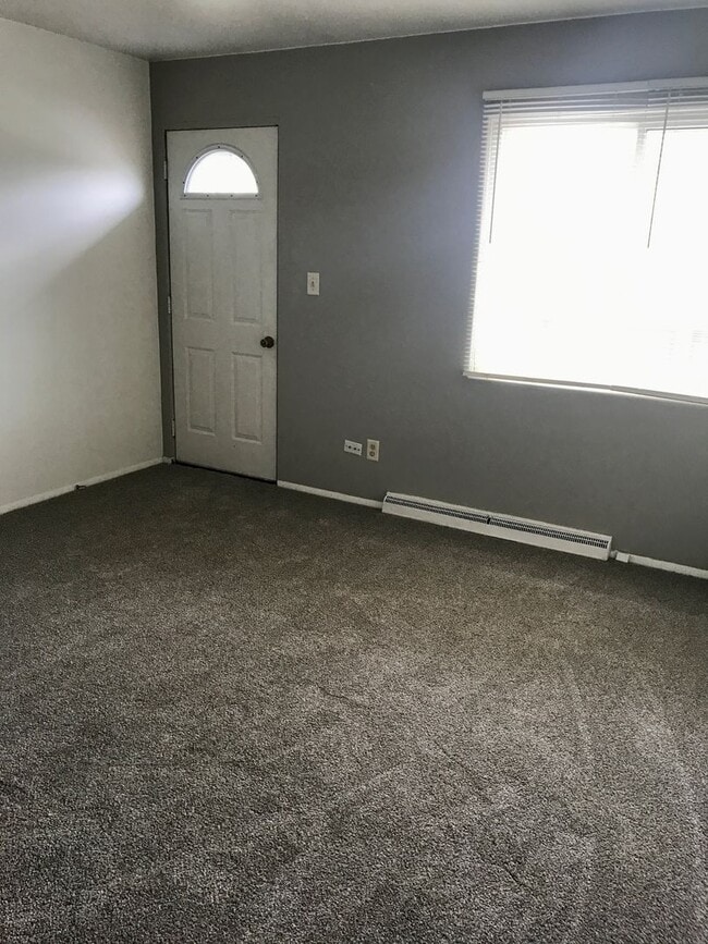 Building Photo - 742 Fairwood Dr