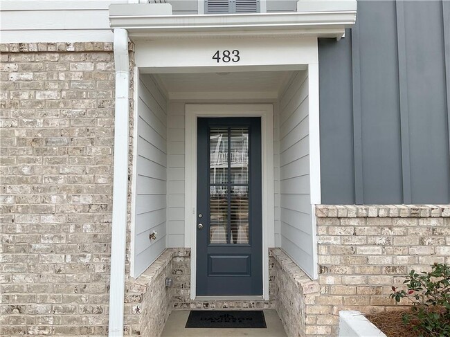 Building Photo - 483 Crown Dr