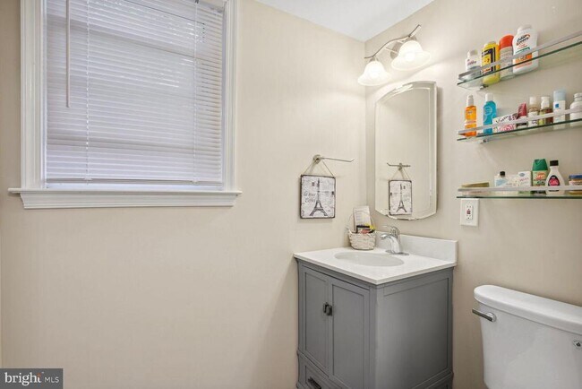 Building Photo - 6542 Hitt Ave