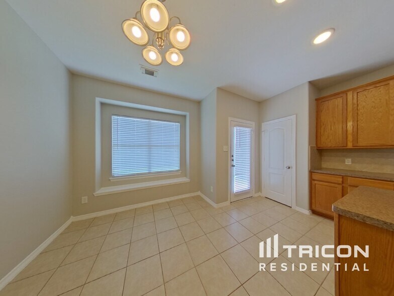 Building Photo - 28818 Hidden Cove Dr
