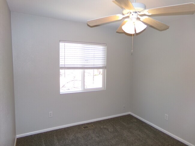 Building Photo - 3520 Warren Farm Ct