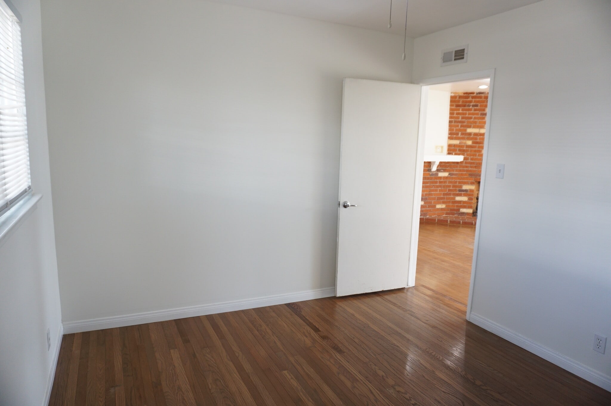 Building Photo - 5540 Balboa Blvd