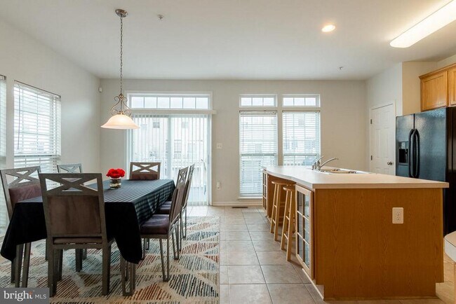 Building Photo - 1752 Theale Way