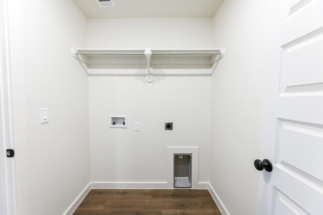 Building Photo - 6303 Volney Ave