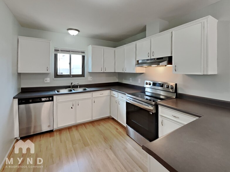 Building Photo - 4004 Chinchilla Ave