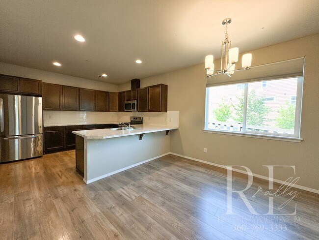 Building Photo - Modern End-Unit Townhome with Private Fenced Yard, Gourmet Kitchen & Spacious Layout