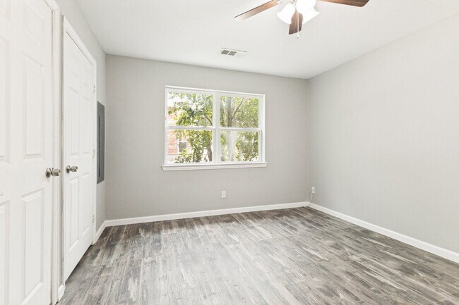 Building Photo - "Discover Spacious Comfort: 4-Bed, 2-Bath Home on Rockhill Road, Fort Worth!"