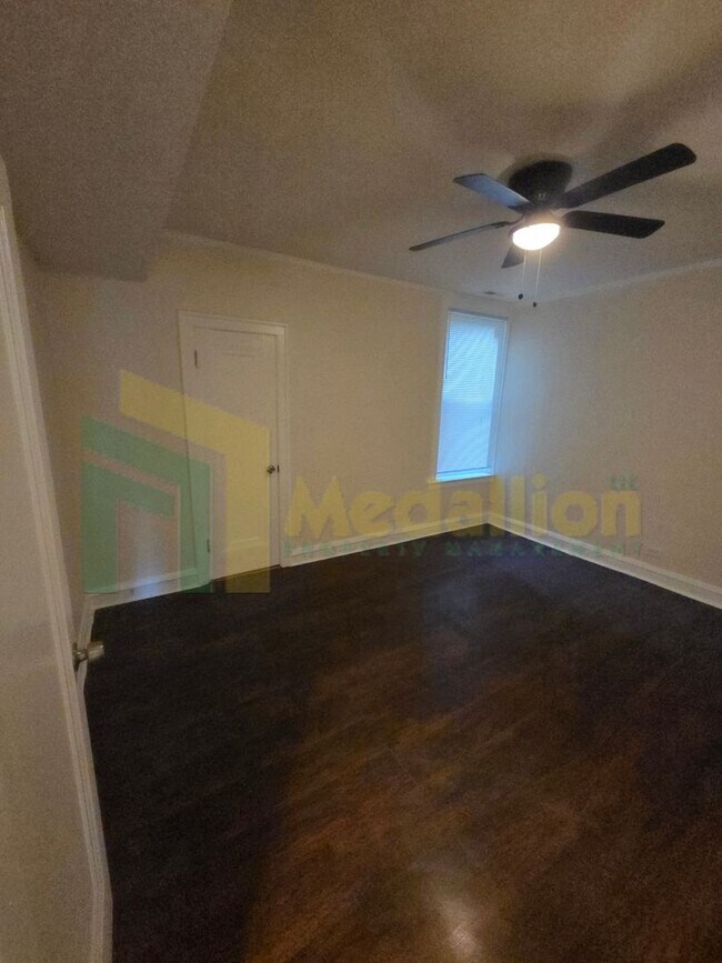 Building Photo - Beautifully Updated 2-Bedroom Apartment – Ground Floor!
