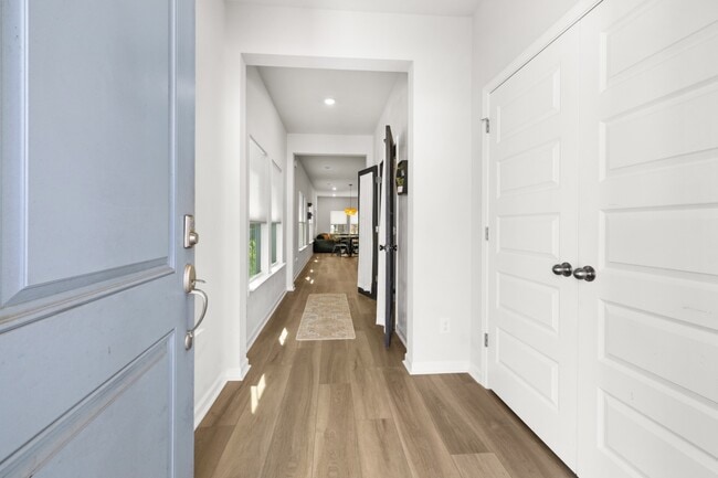 Building Photo - 119 Holloway Hl