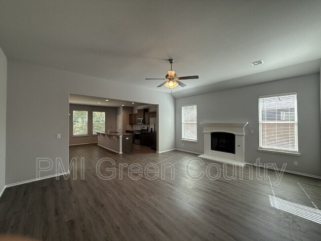 Building Photo - 7427 S Walnut Ave