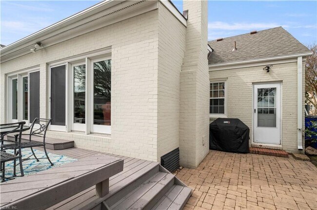 Building Photo - Beautiful Cape Cod in Larchmont