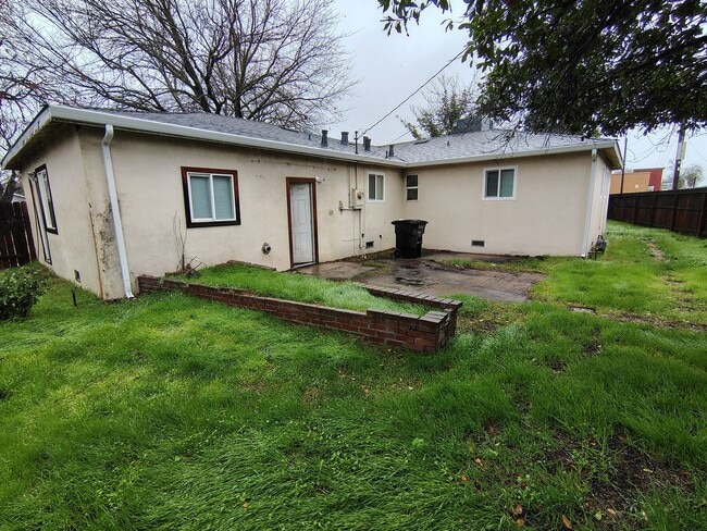 Building Photo - 1914 Freida Ct