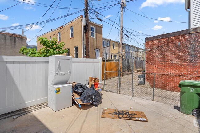 Building Photo - 2532 E Fayette St