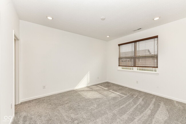 Building Photo - 291 Limerick Ln