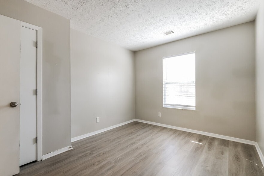 Building Photo - 6375 E Windsor Ln