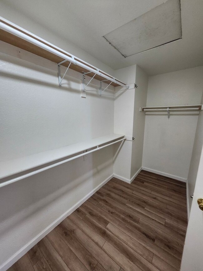 Building Photo - Beautiful 5 Bedroom House fully remodeled....