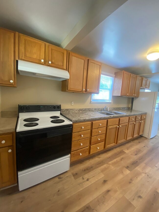 Building Photo - GR-0104