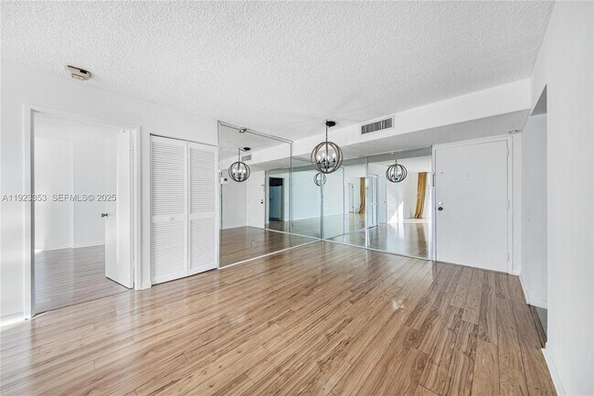 Building Photo - 290 174th St St