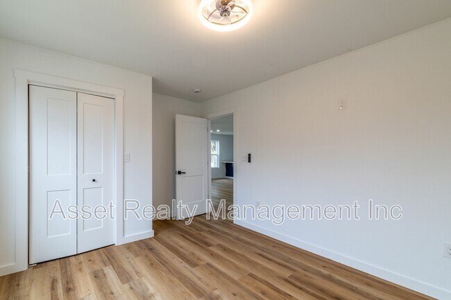 Building Photo - 3412 Ashland Ave