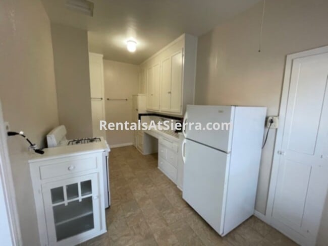 Building Photo - 1840 N Berendo St