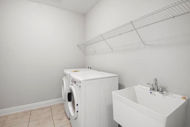 Building Photo - BEUATIFUL Home For Rent in South Cove!