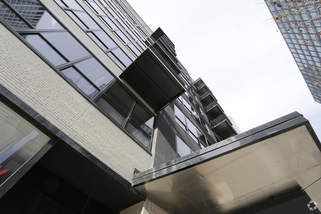 Building Photo - Metropolitan Place