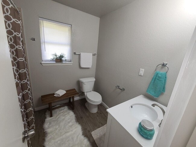 Building Photo - Updated 3 bed 1 bath in South Okc!