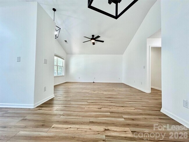 Building Photo - 332 Cassidy Ln