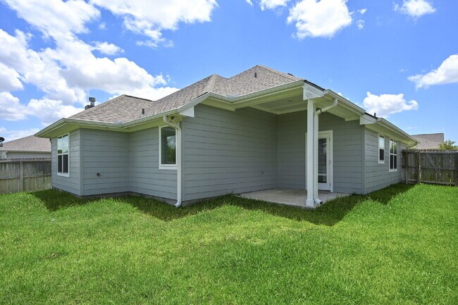 Building Photo - Immediate Move in 3 Bedroom, 2 Bathroom Home with 2 Car Garage