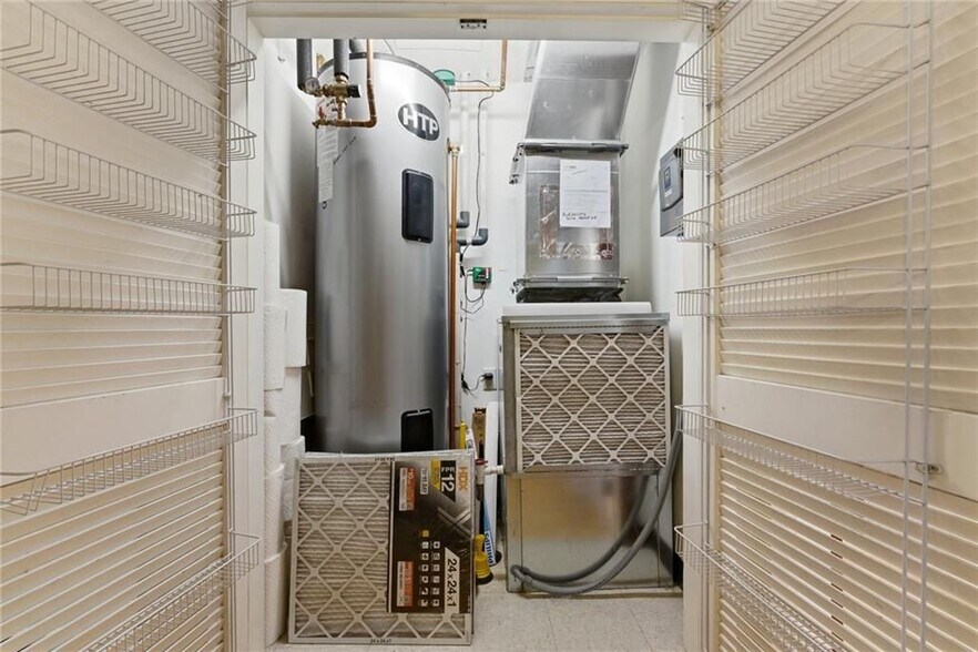 Building Photo - 555 S Water St