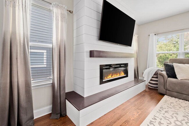 Building Photo - 6508 Satjanon Dr