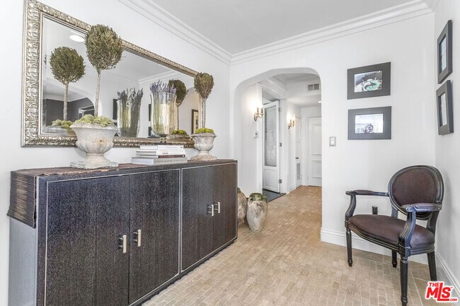 Building Photo - 1424 N Crescent Heights Blvd