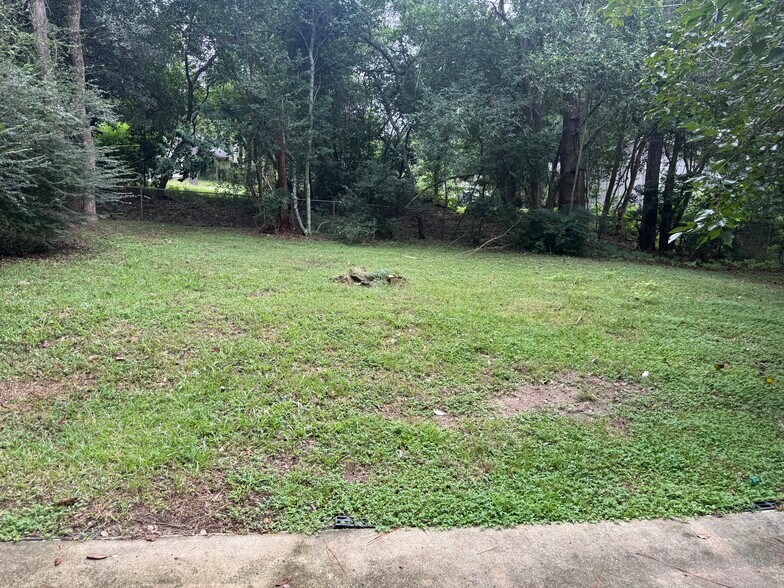 Backyard - 1907 Karen Ln