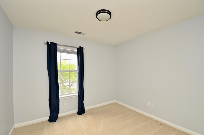 Building Photo - 10998 Koman Cir